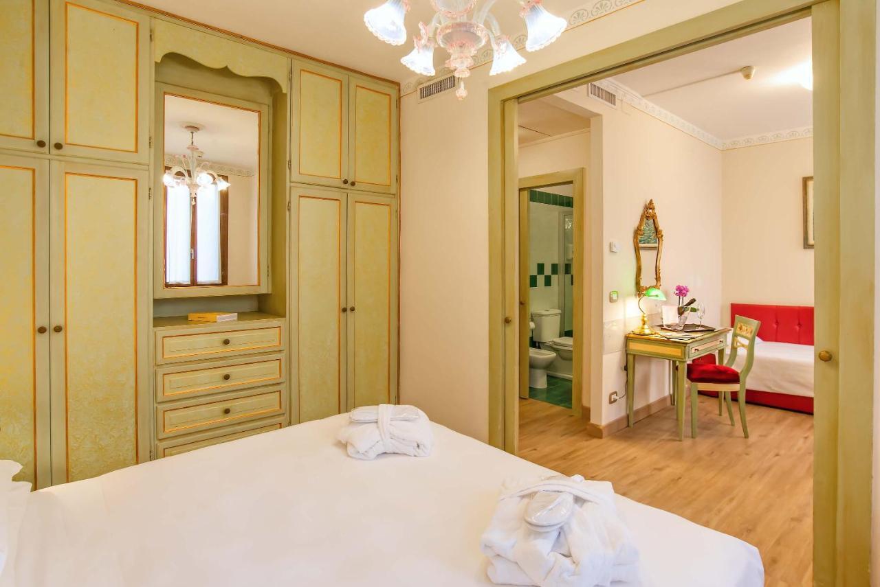 Hotel La Fenice Et Des Artistes Venesia Bagian luar foto
