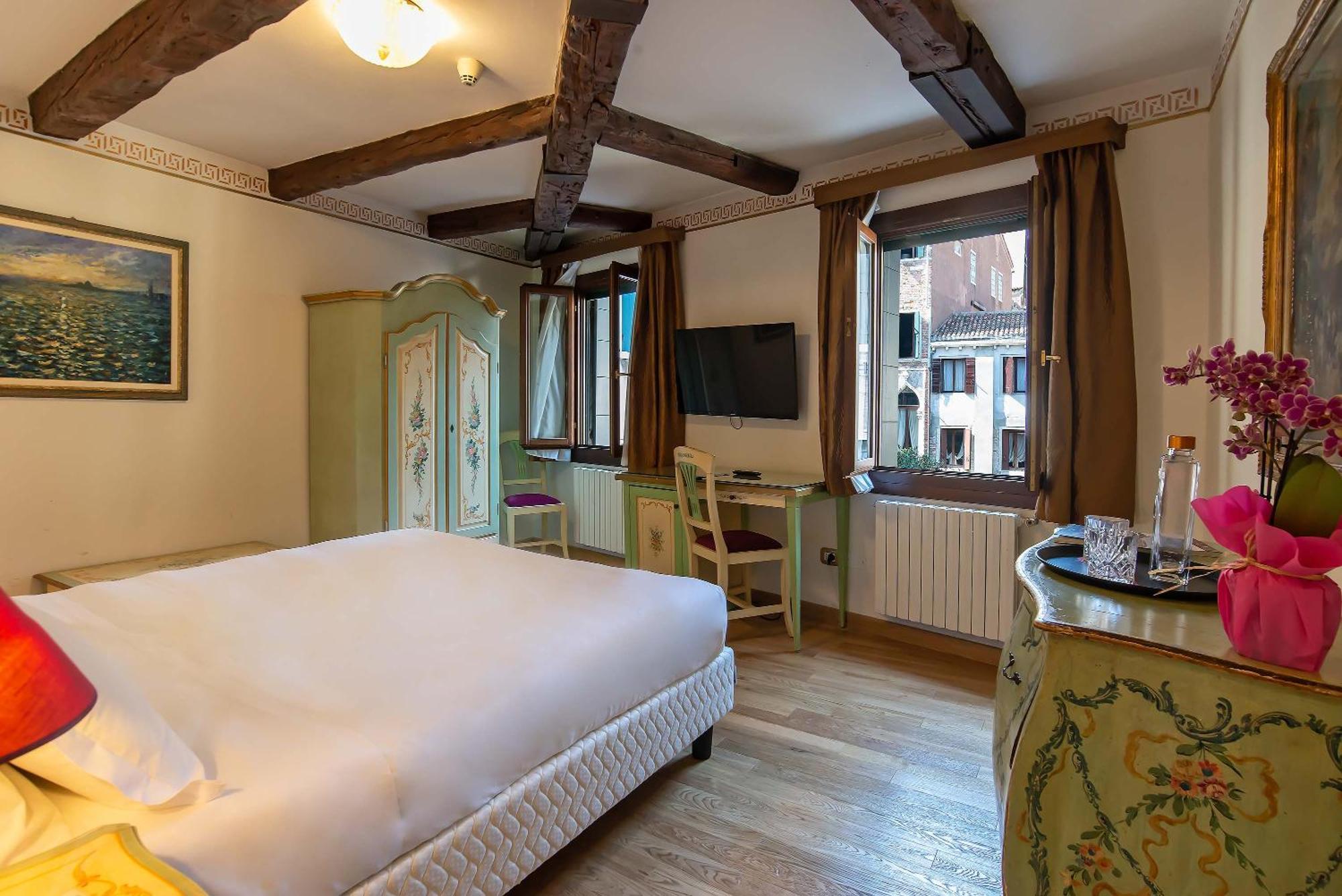 Hotel La Fenice Et Des Artistes Venesia Bagian luar foto