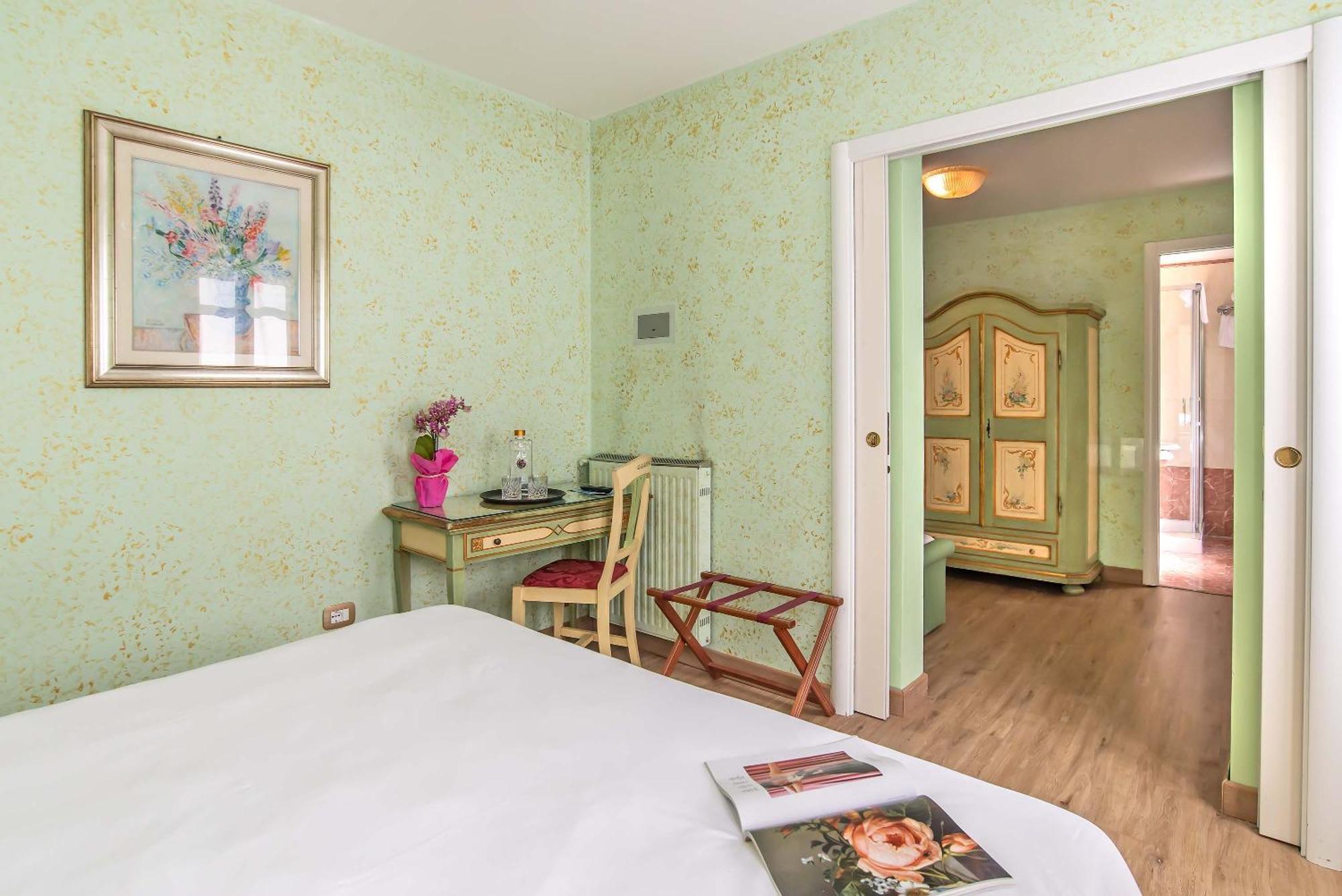 Hotel La Fenice Et Des Artistes Venesia Bagian luar foto