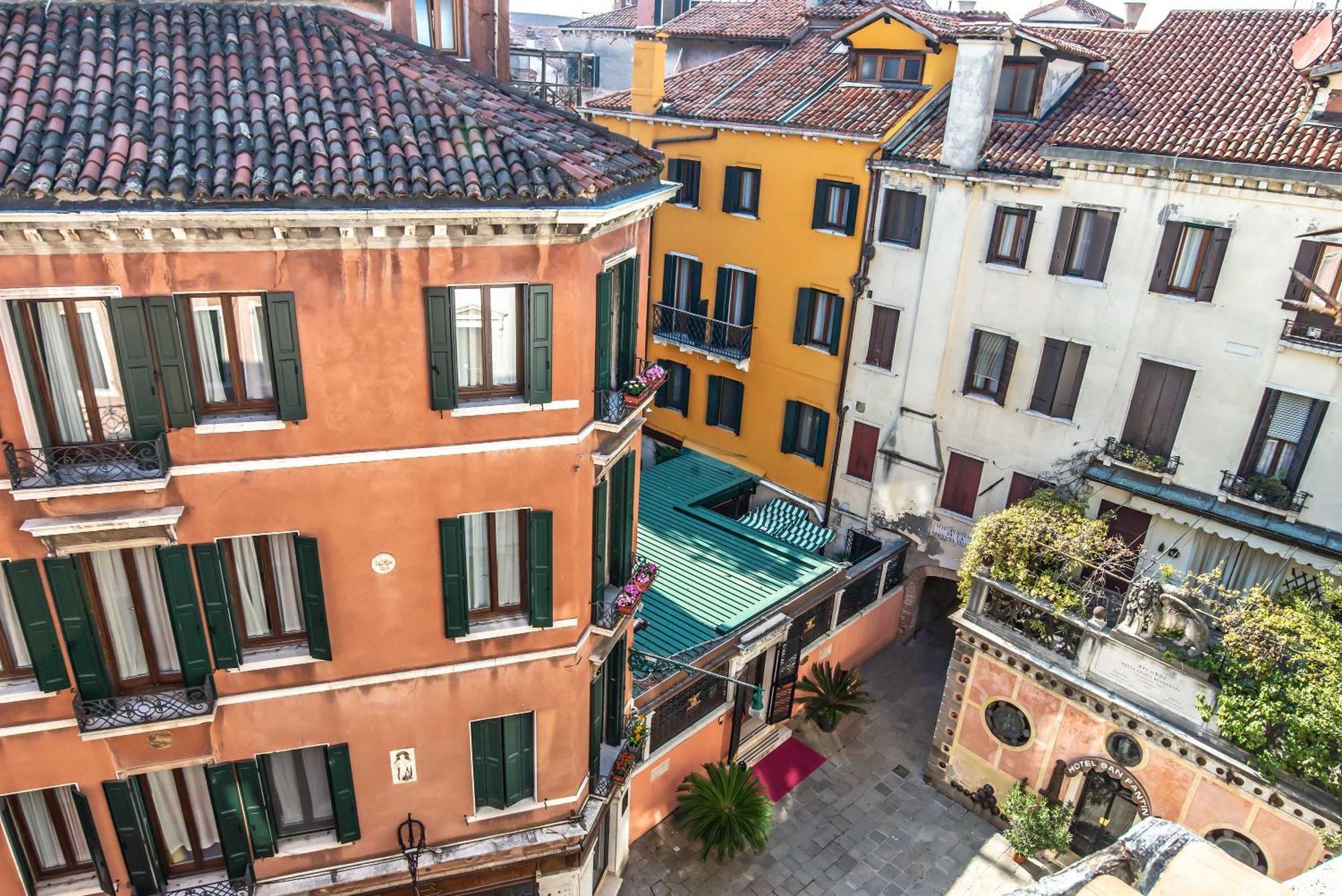 Hotel La Fenice Et Des Artistes Venesia Bagian luar foto