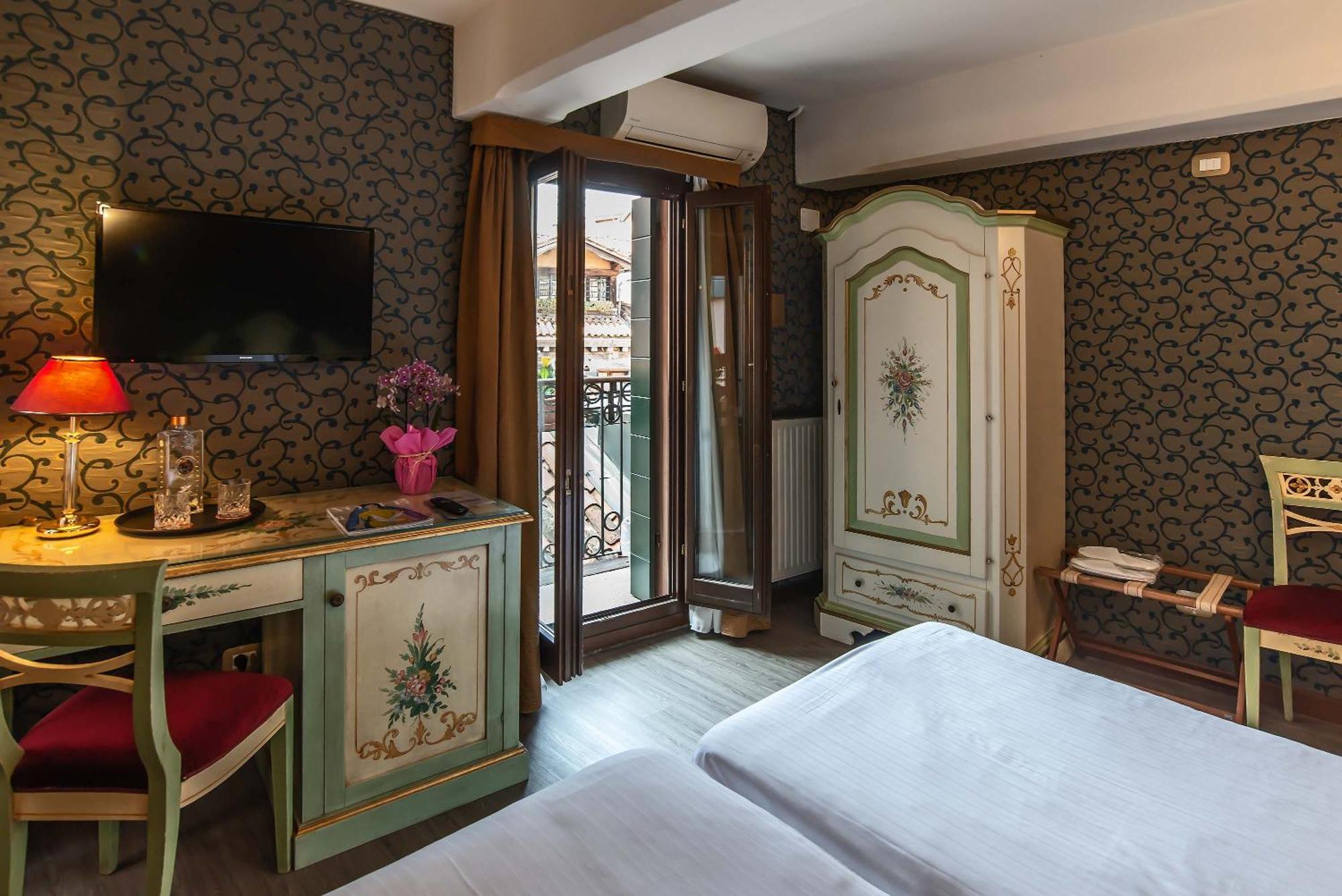 Hotel La Fenice Et Des Artistes Venesia Bagian luar foto