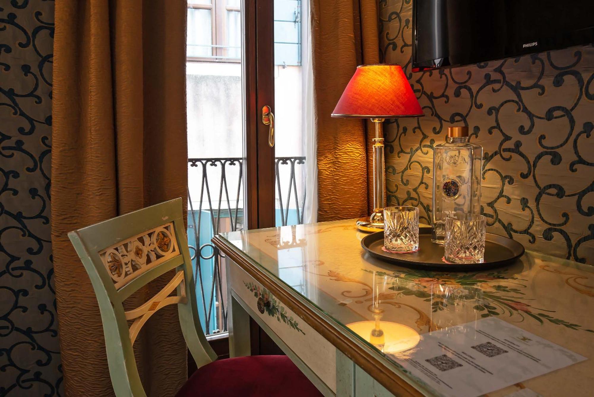 Hotel La Fenice Et Des Artistes Venesia Bagian luar foto