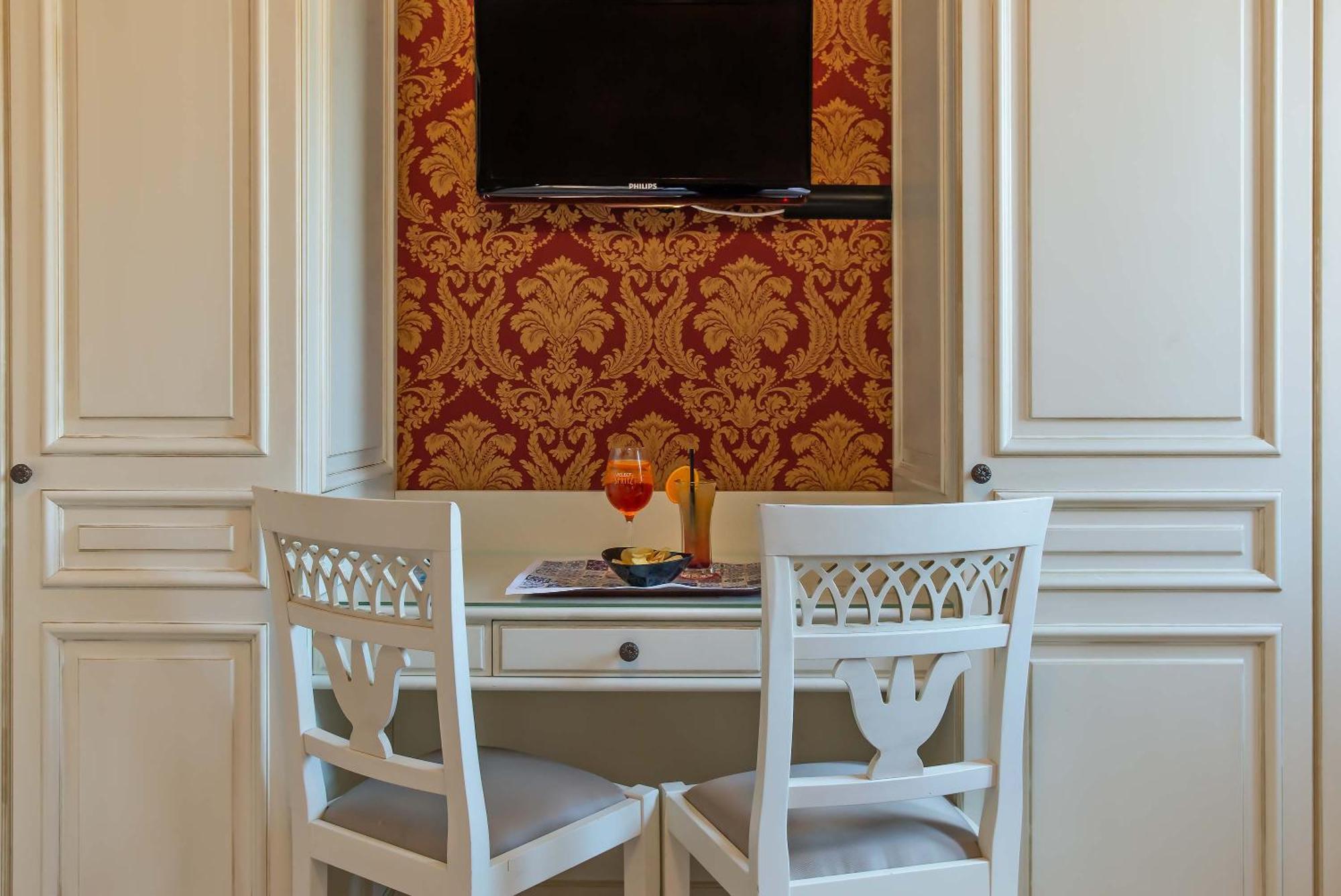 Hotel La Fenice Et Des Artistes Venesia Bagian luar foto