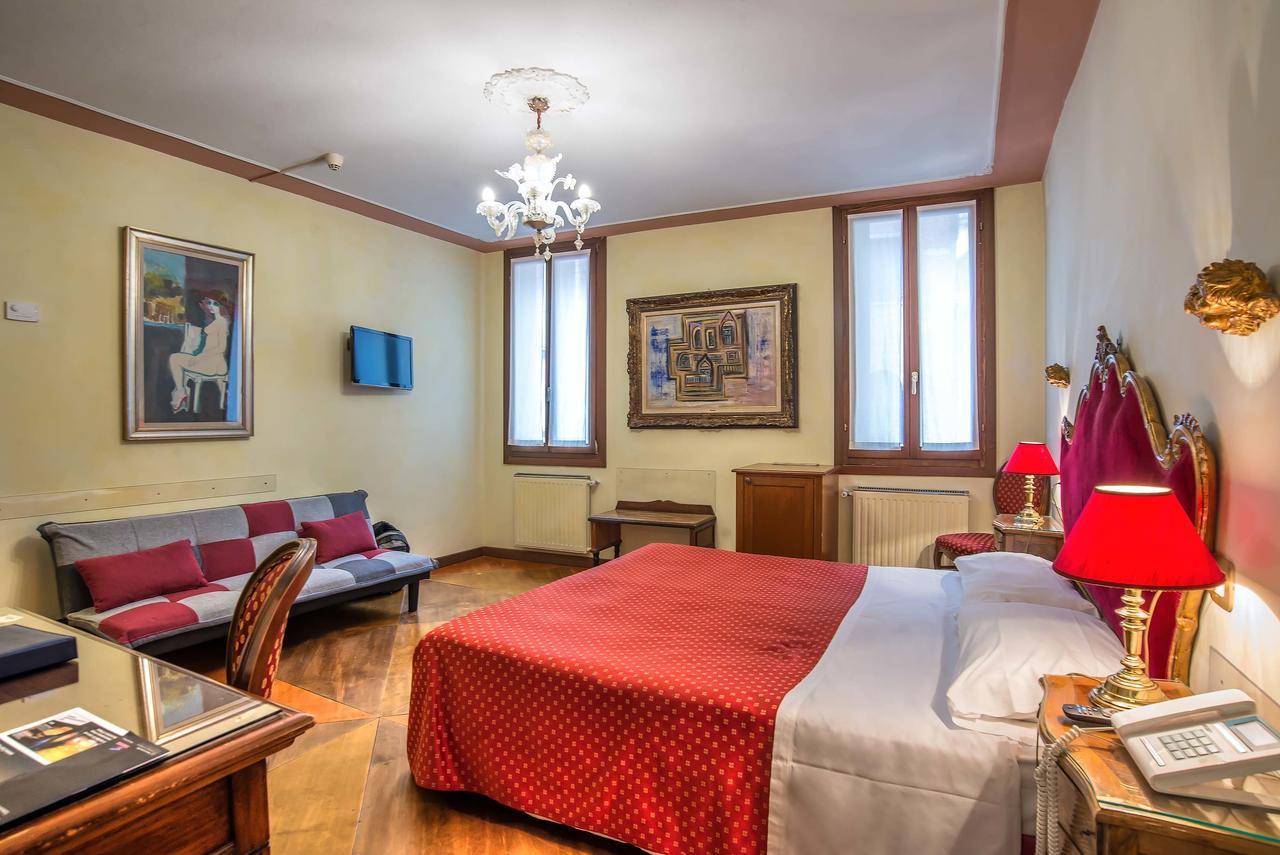 Hotel La Fenice Et Des Artistes Venesia Bagian luar foto