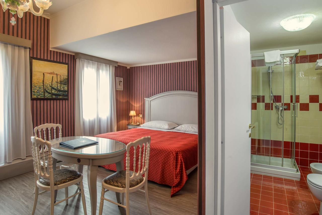Hotel La Fenice Et Des Artistes Venesia Bagian luar foto